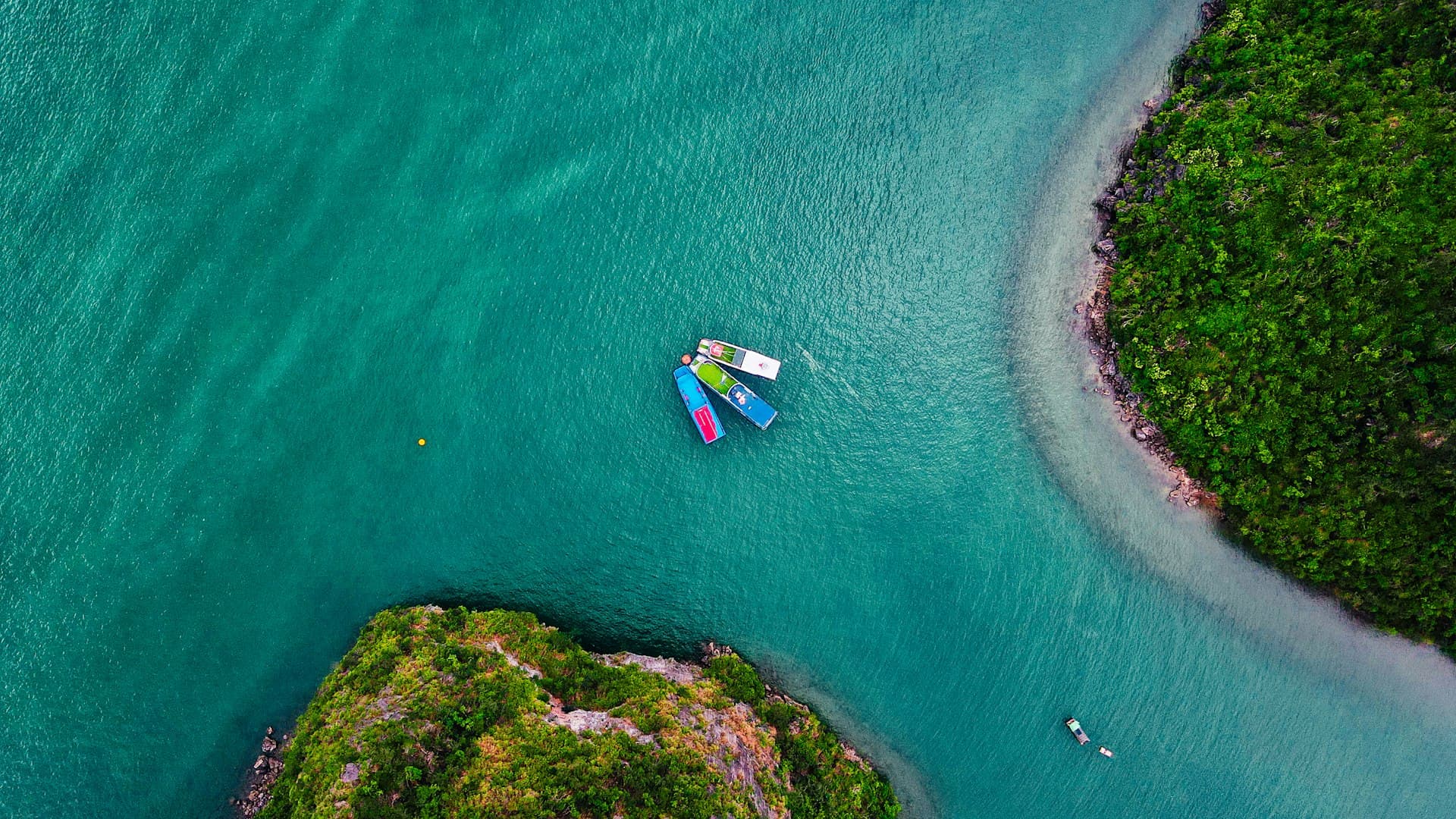 Yachts at anchor in the BVI