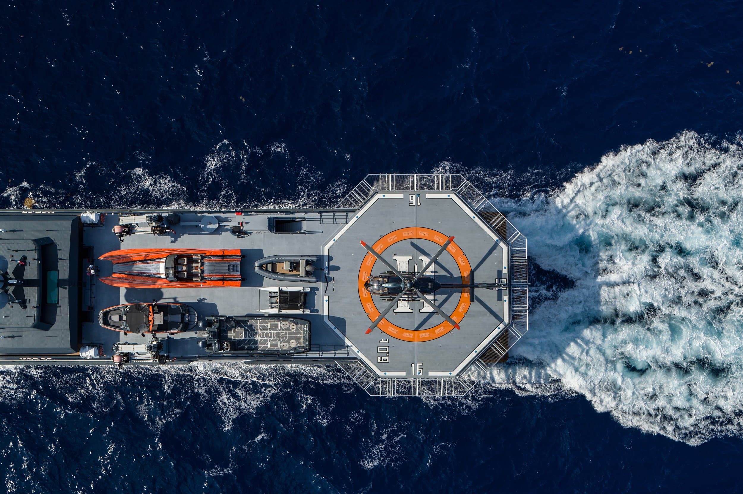 Hodor support yacht at sea